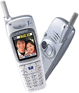 Sharp J-SH04: mentre noi andavamo in giro coi nostri mattoni J-Phone introduceva sul mercato il primo cell. dotato di fotocamera. Era il 1999!